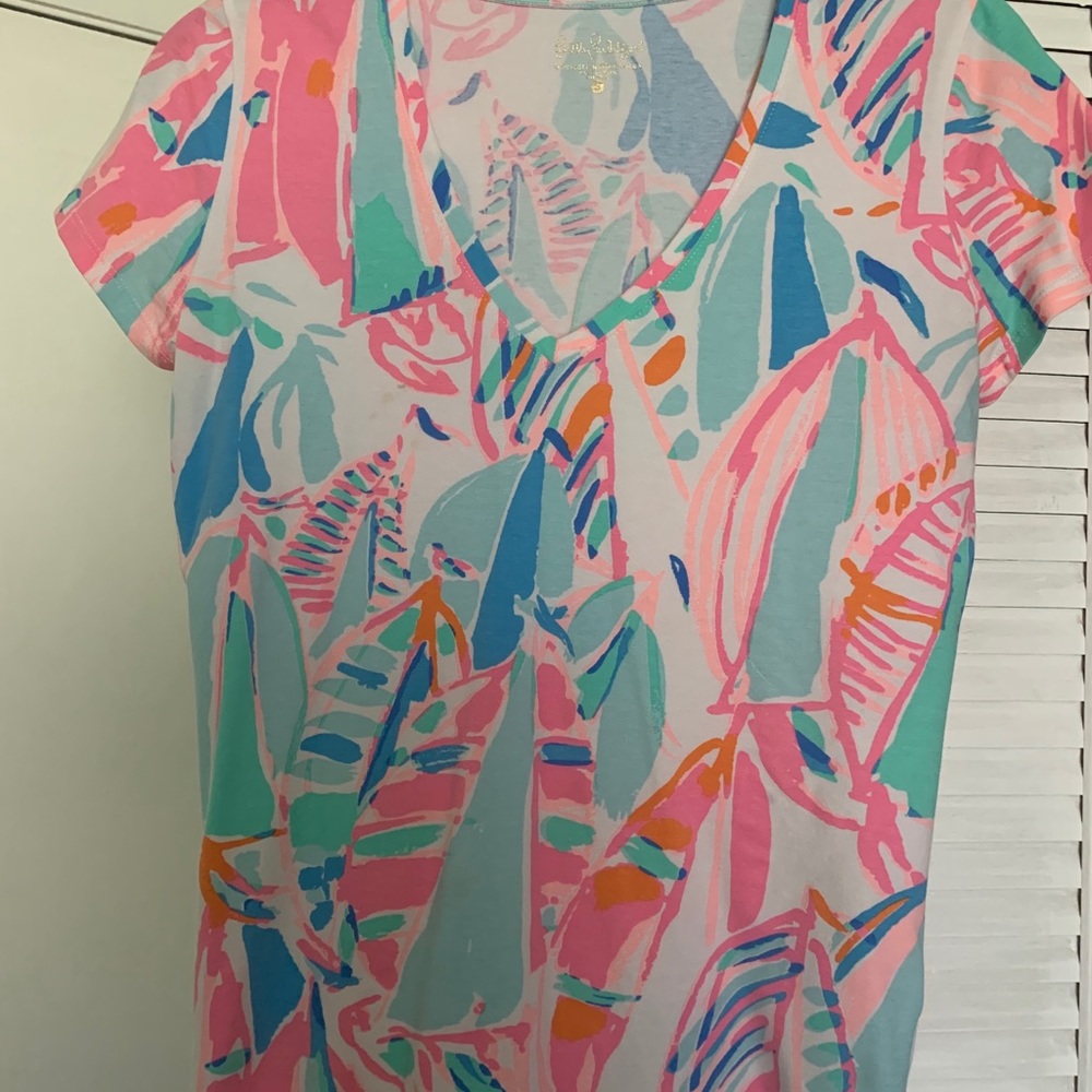 Lily Pulitzer print tee shirt.